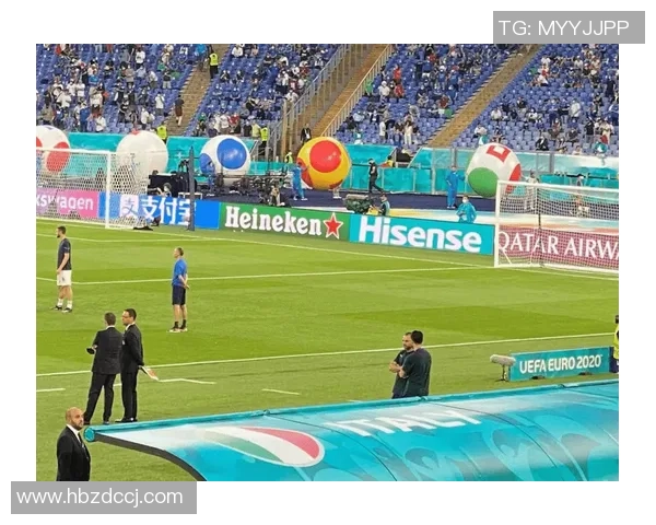 礼仪小姐与足球明星的精彩瞬间背后隐藏的故事与情感交流 礼仪小姐与足球明星的精彩瞬间背后隐藏的故事与情感交流